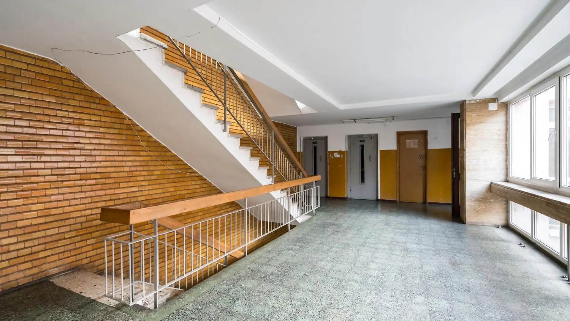 Ariel Studio Dristor Bucharest 0*,  Romania